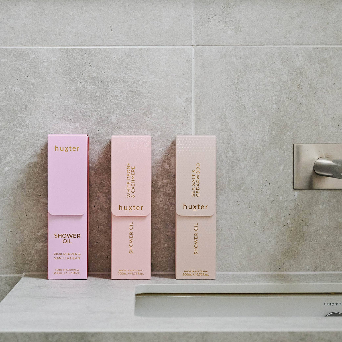 200ml Shower Oil Boxed - Adorned Xmas - Pink Pepper & Vanilla Bean Huxter